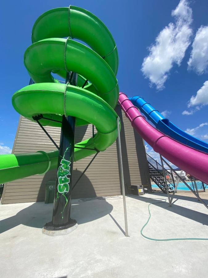 Condo Avec Parc Aquatique ! Beaupre Exterior photo